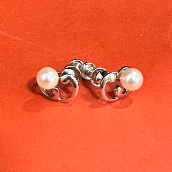 Mikimoto Silver and White Pearl Earrings
925 silver made - Picture 12 of 14